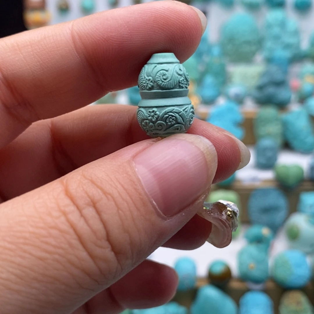 雨***石绿松石未镶嵌挂件