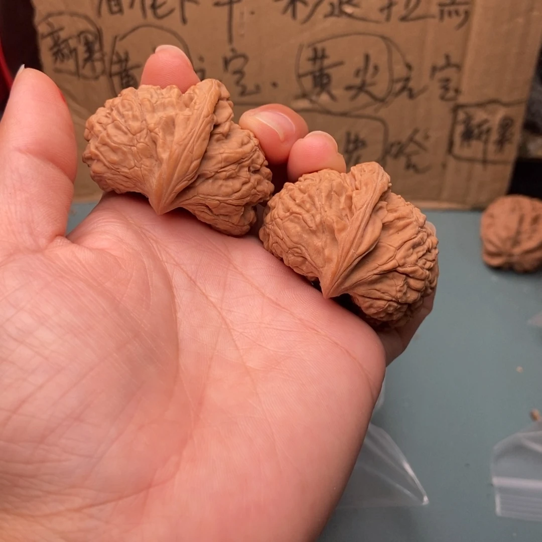 娟****文玩核桃吊坠座山雕30