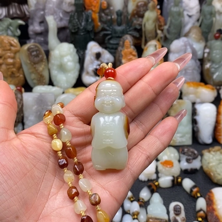 和田玉挂件未镶嵌海****?