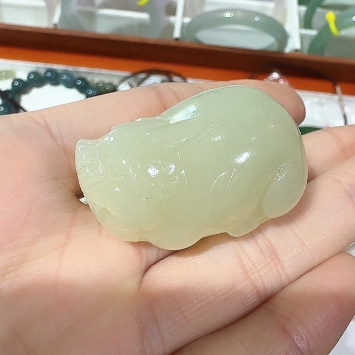 石英质玉颈饰合金