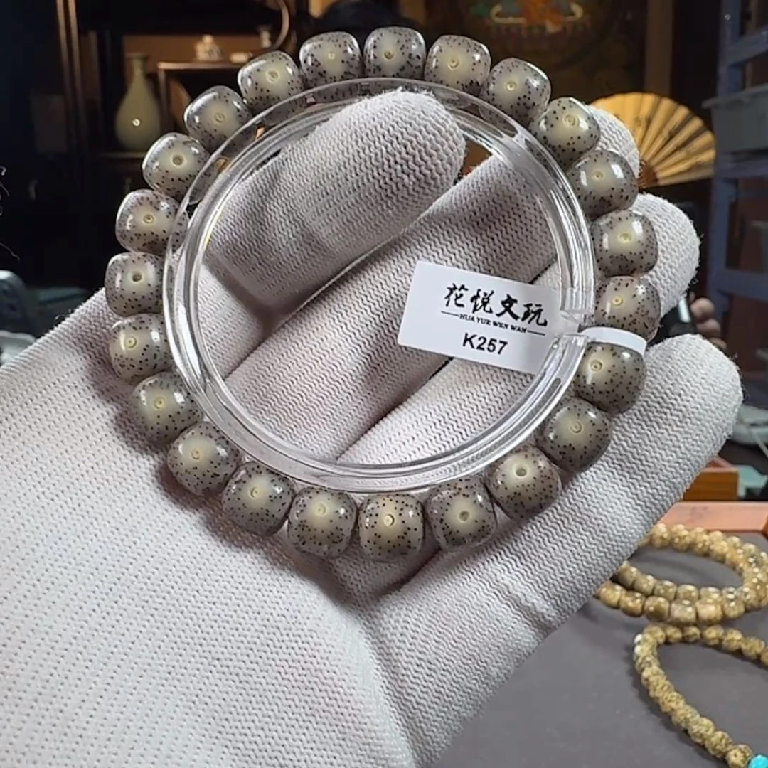 手串星月菩提10x9 糯冰奶奶灰针尖星 K257