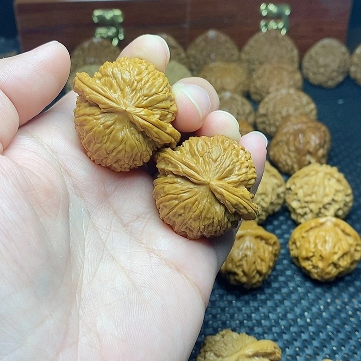 文玩核桃把件詹**©38白狮子