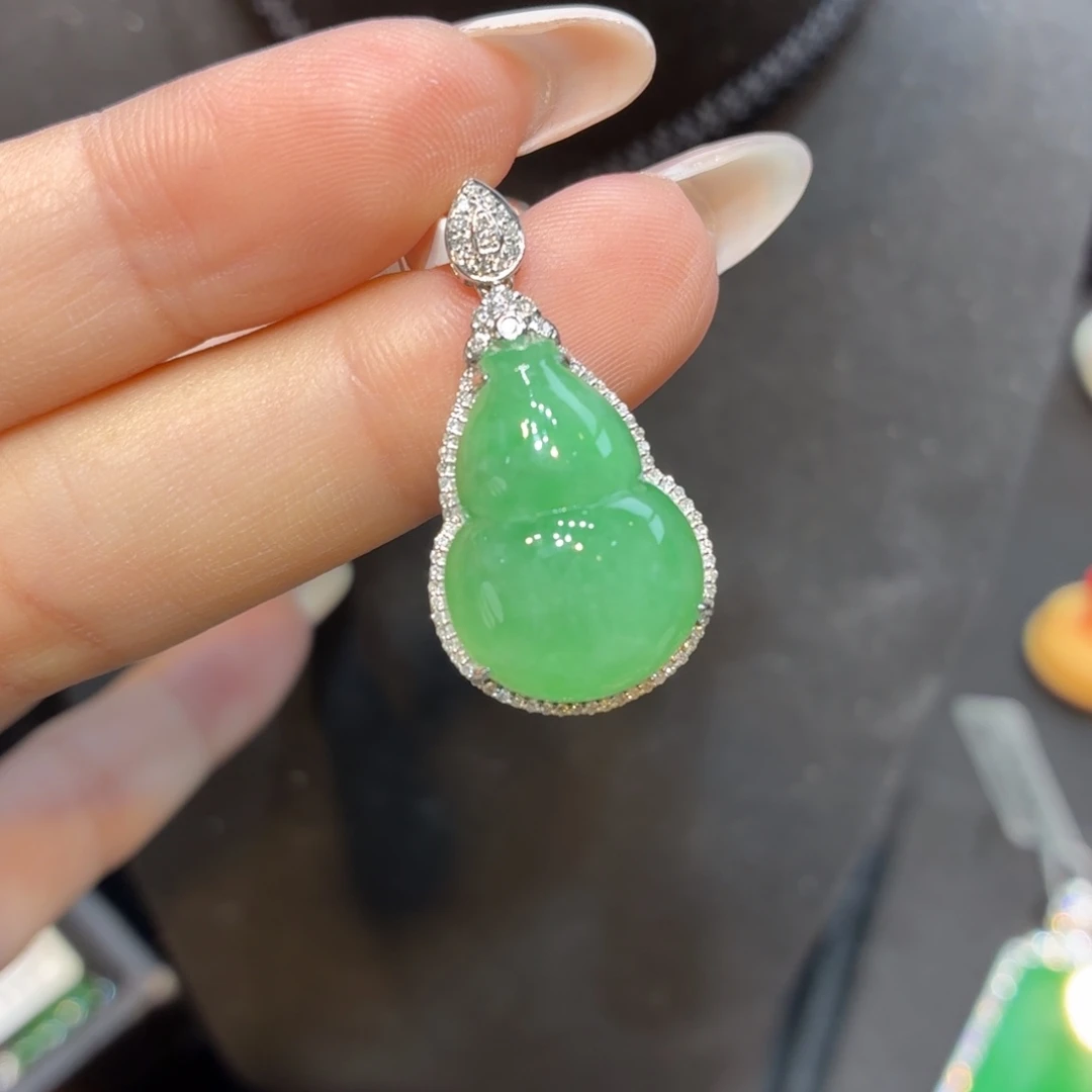 翡翠18K金镶嵌颈饰天然缅甸翡翠