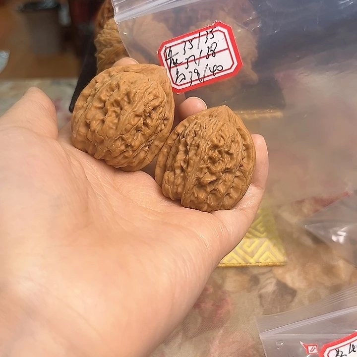 文玩核桃把件赤龙鸡心