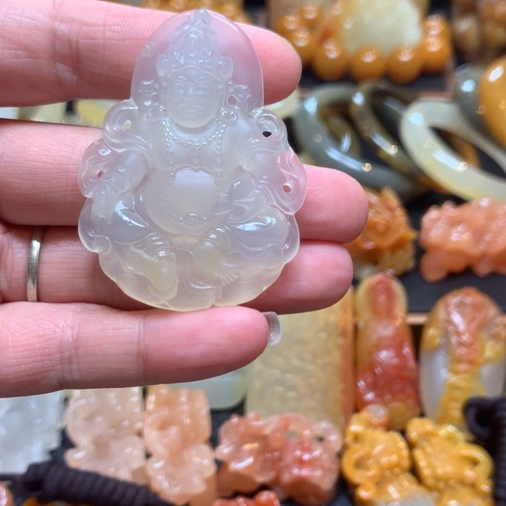 未镶嵌石英质玉（黄龙玉）挂件