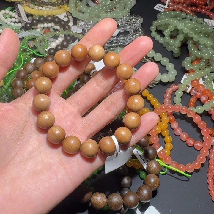 金***妈和田玉未镶嵌手链