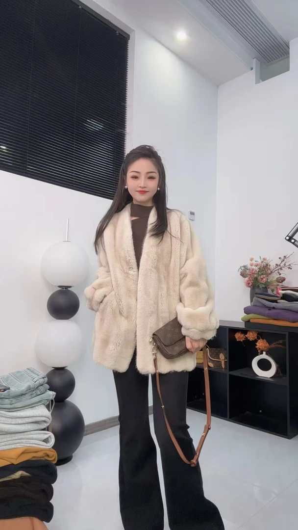 99306【DG】中长款竖纹毛毛外套（掉浮毛，介意慎拍）