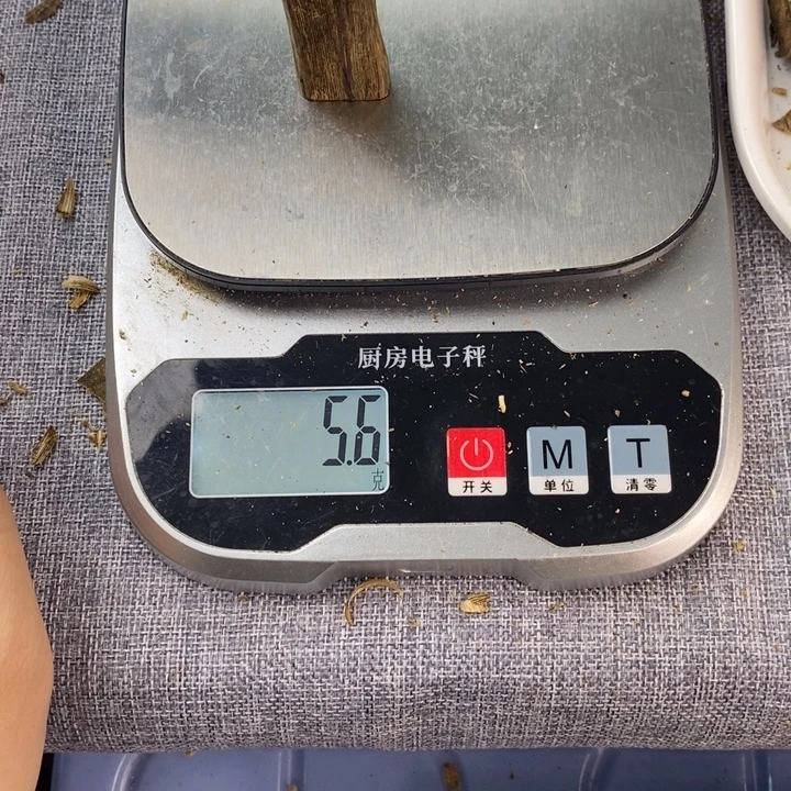 沉香碎屑沉香原材料