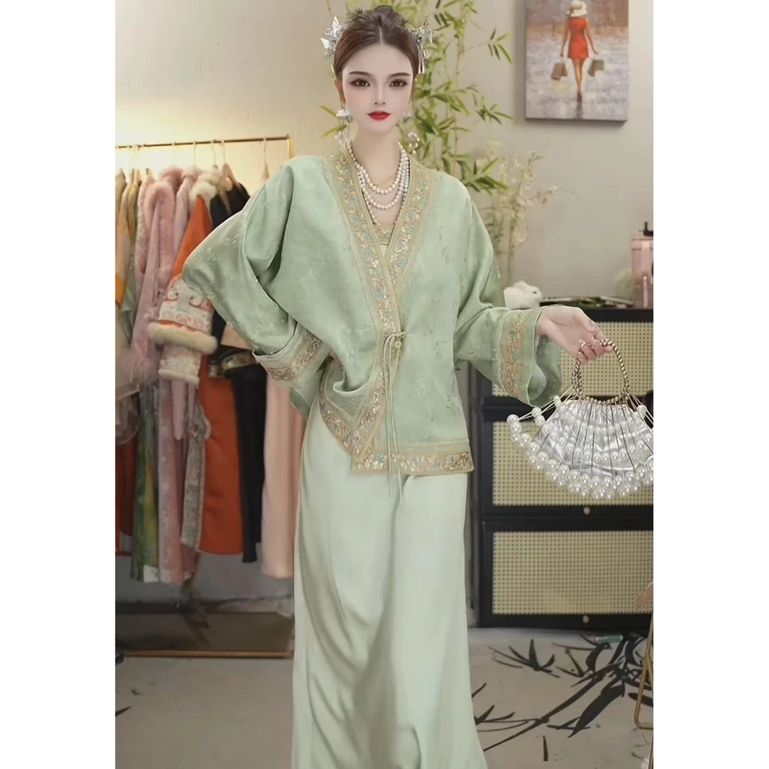 微岚熙国风2025春季新款日常绿色重工上衣和吊带裙（2506+2544）