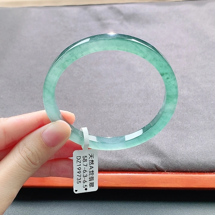 未镶嵌手镯翡翠天然