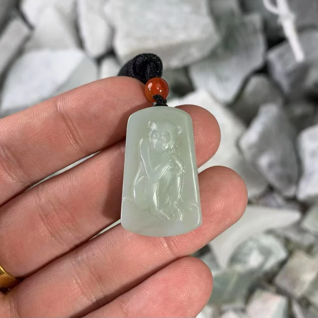 和田玉猴子挂件一个定制多样性发货以实物为准有天然玉质结构