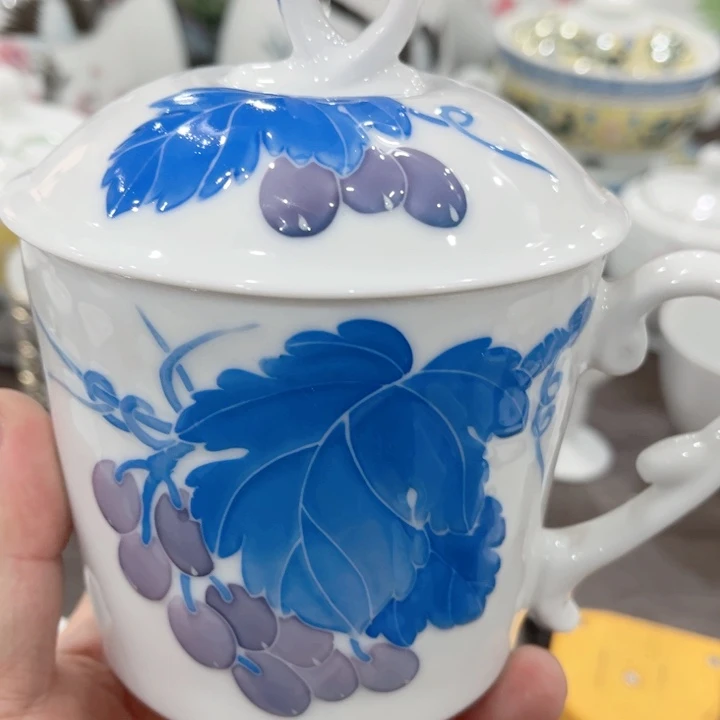 壶釉下五彩的瓷器和瓷器