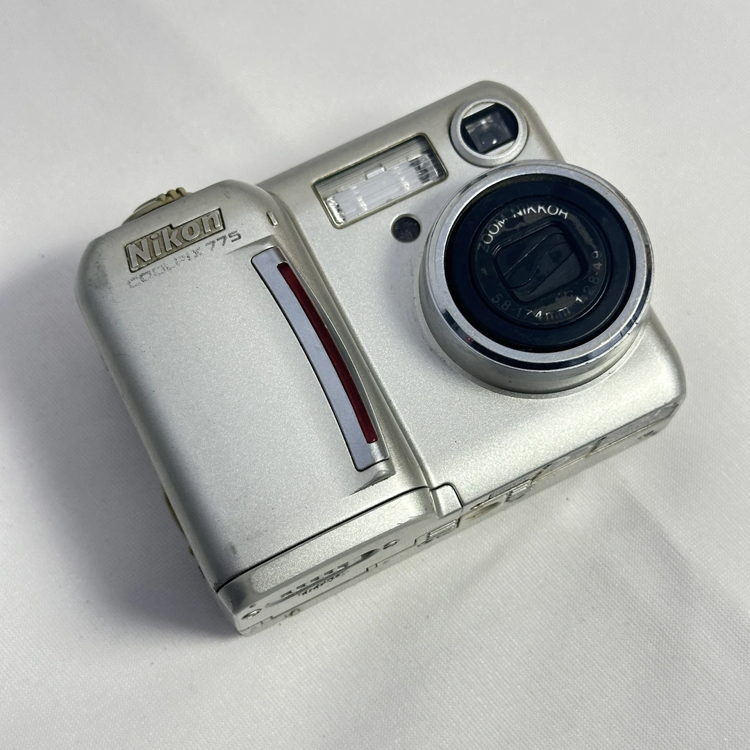 9新 Nikon/尼康 尼康775 CCD数码相机