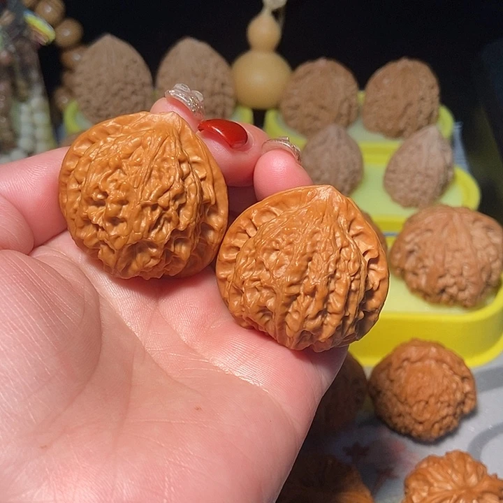 暴***翔吊坠文玩核桃金牛