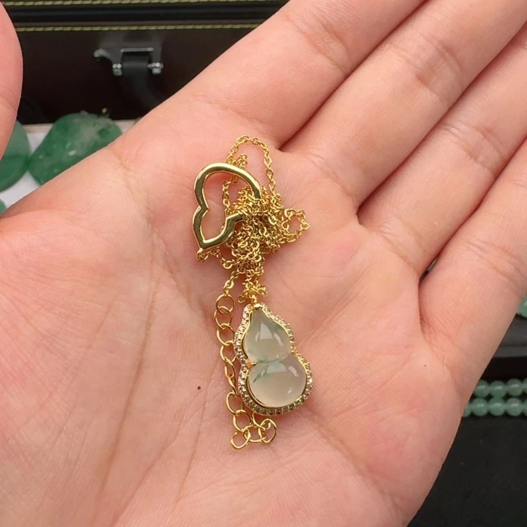 金***虫石英质玉（非洲翠）合金葫芦吊坠