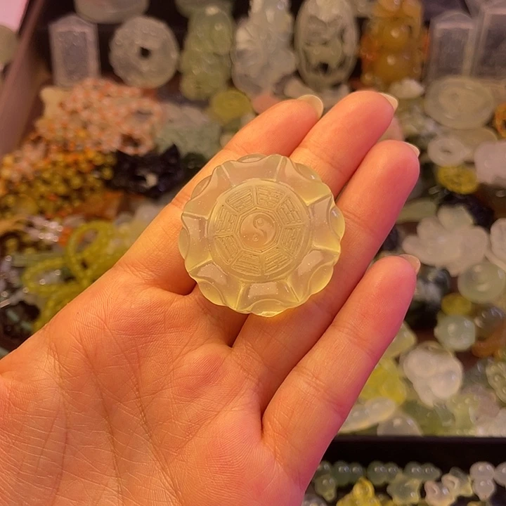 蛇纹石玉合金颈饰八方来财