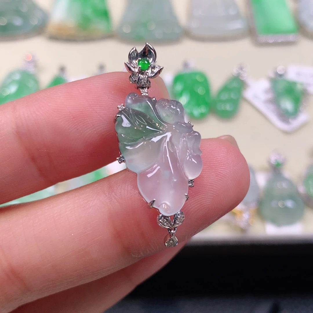 翡翠18K金镶嵌颈饰缅甸天然a货翡翠