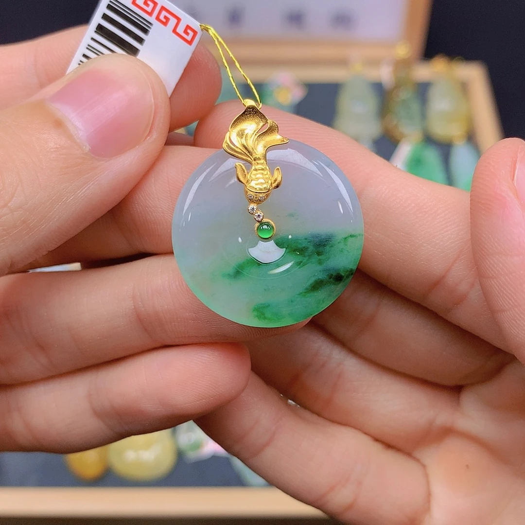 翡翠18K金镶嵌颈饰翡翠