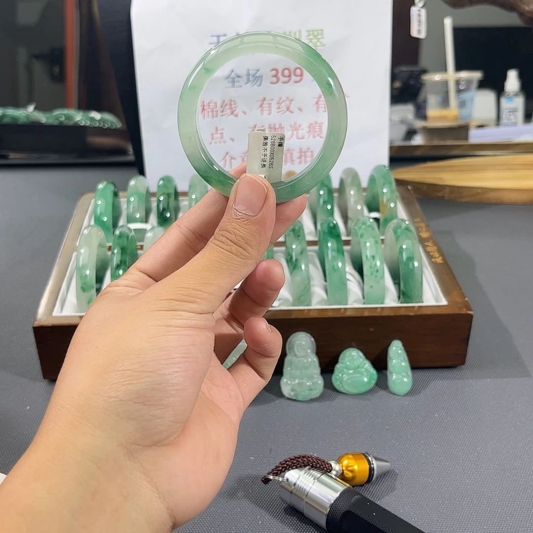 石英质玉手镯未镶嵌