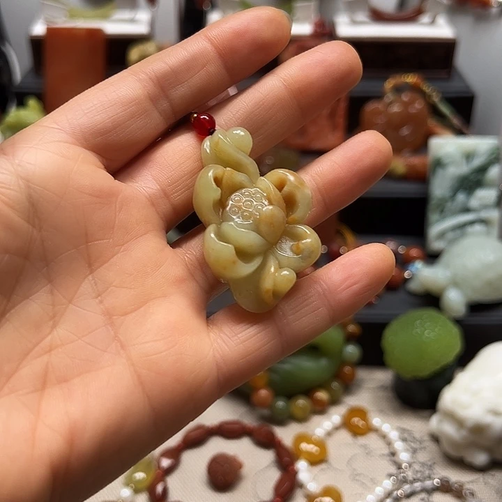 蛇纹石玉未镶嵌吊坠