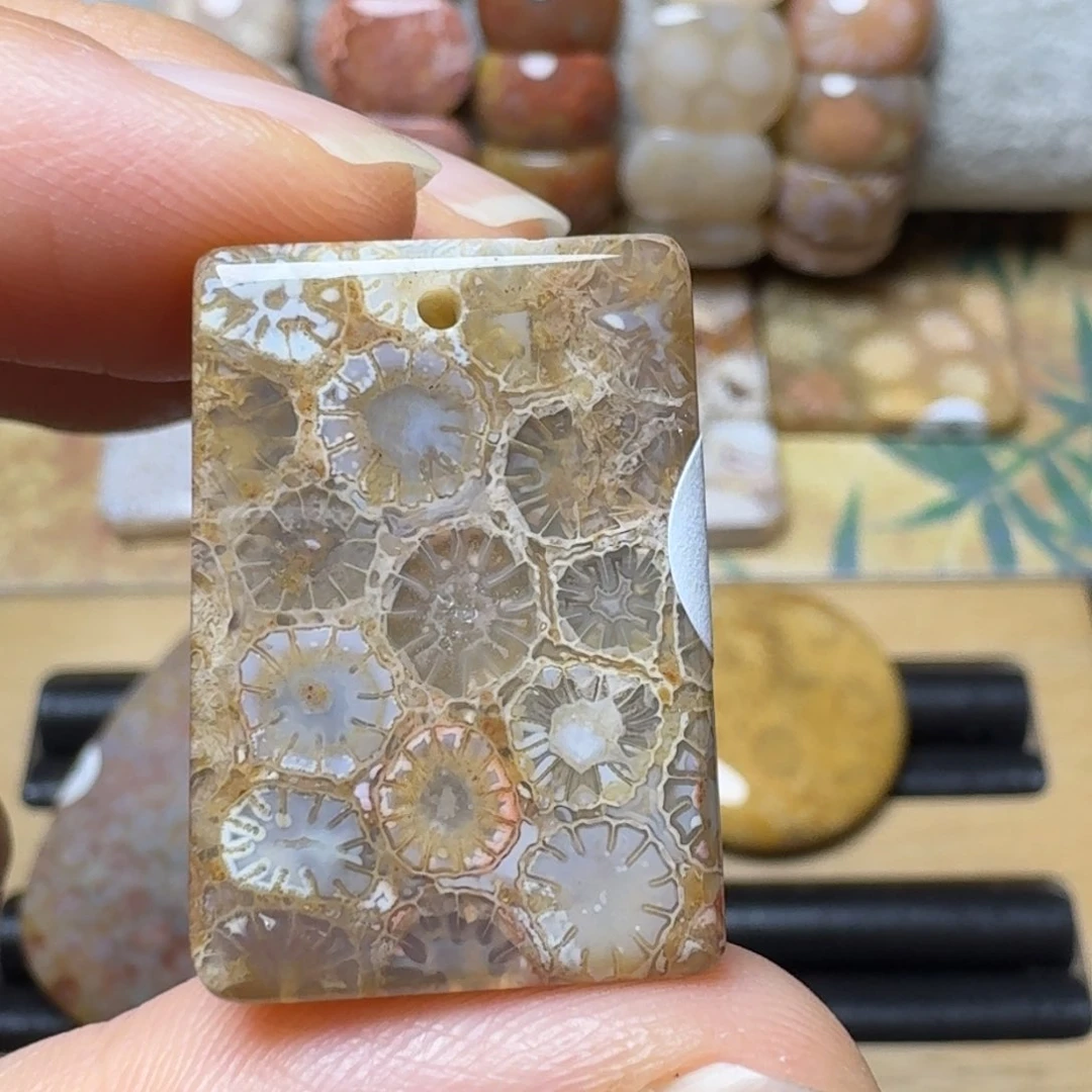 硅化玉飘1朵彩的玻璃花未镶嵌