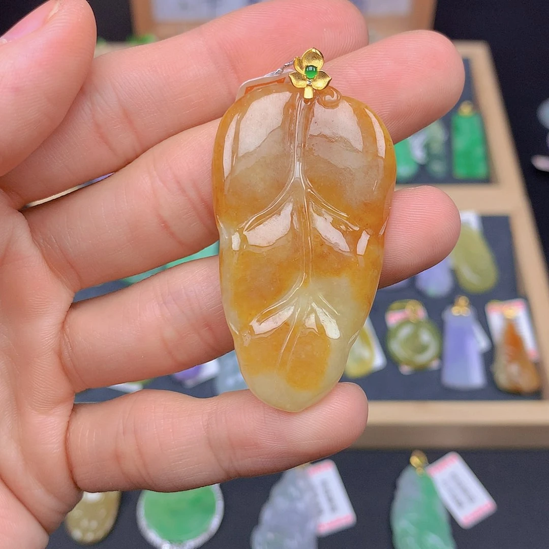 翡翠颈饰18K金镶嵌翡翠