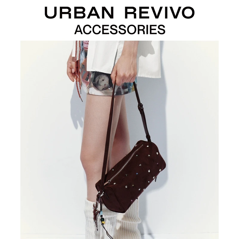 URBAN REVIVO2025秋季新款女麂皮绒挂饰单肩斜挎包UAYB50135