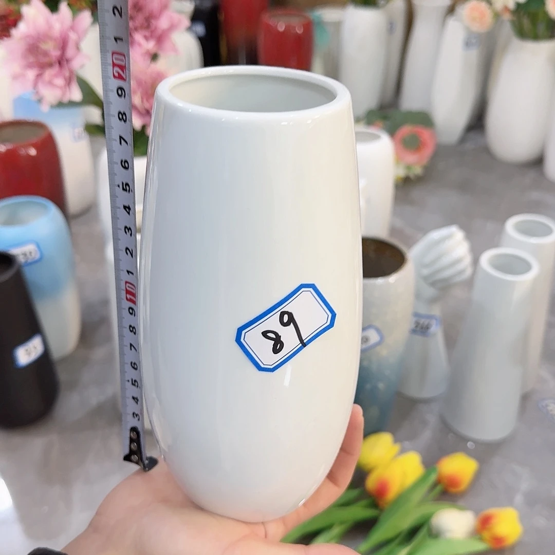 瓶89号白色陶瓷高20厘米微瑕一个