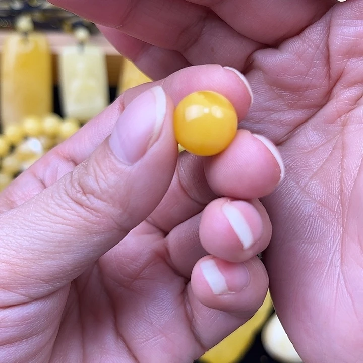 琥珀未镶嵌颈饰琥珀