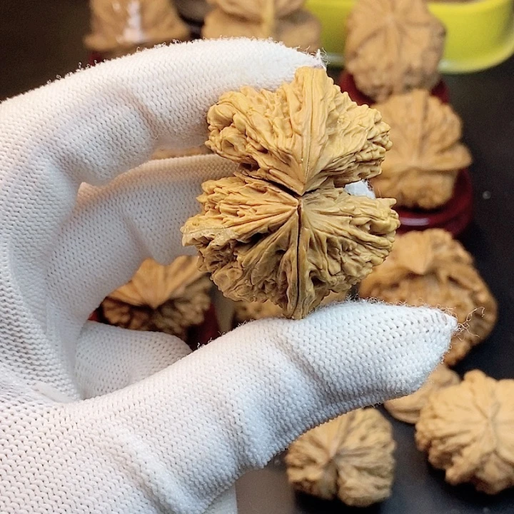 知***一文玩核桃吊坠裂黄修不退不换