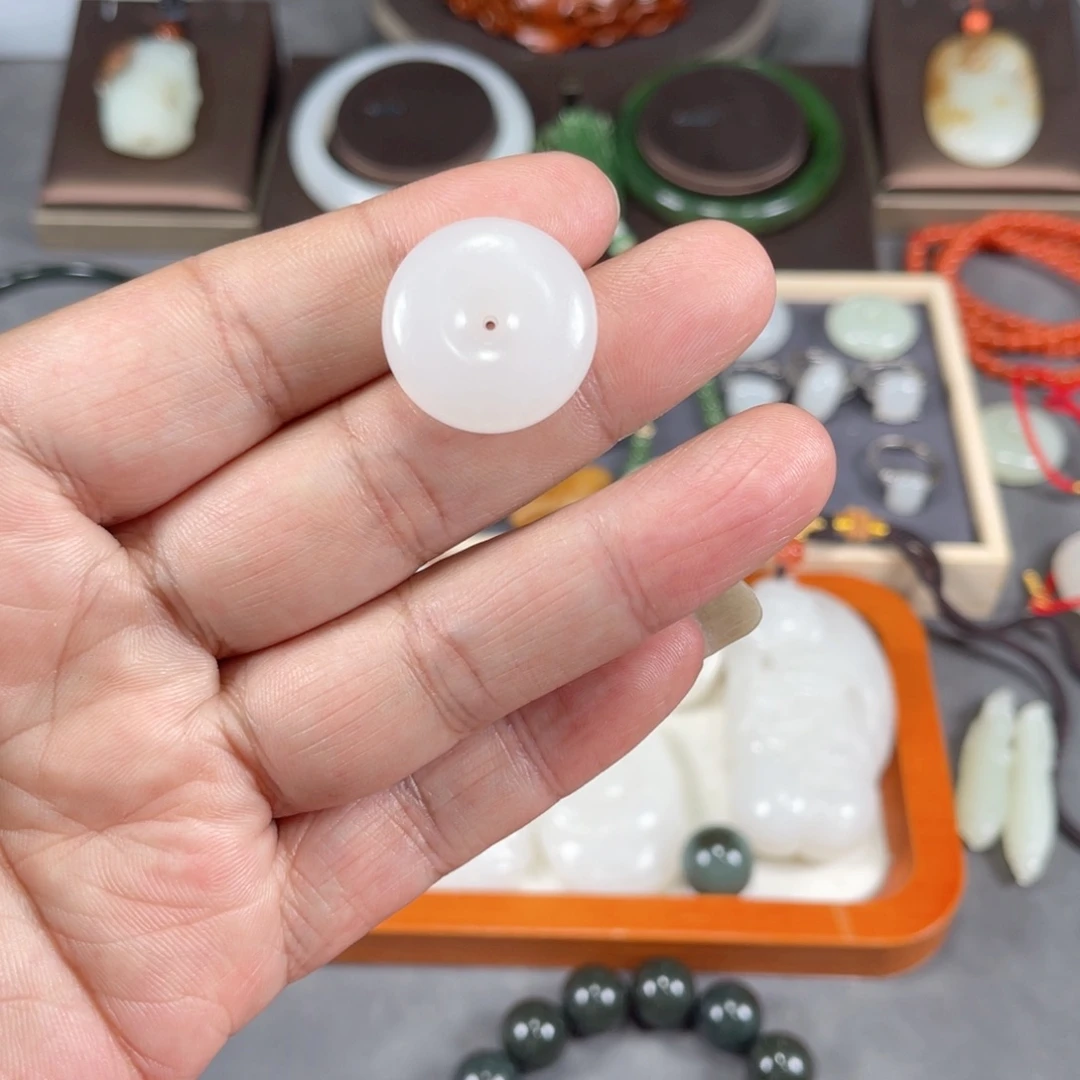 晚***凉和田玉未镶嵌颈饰