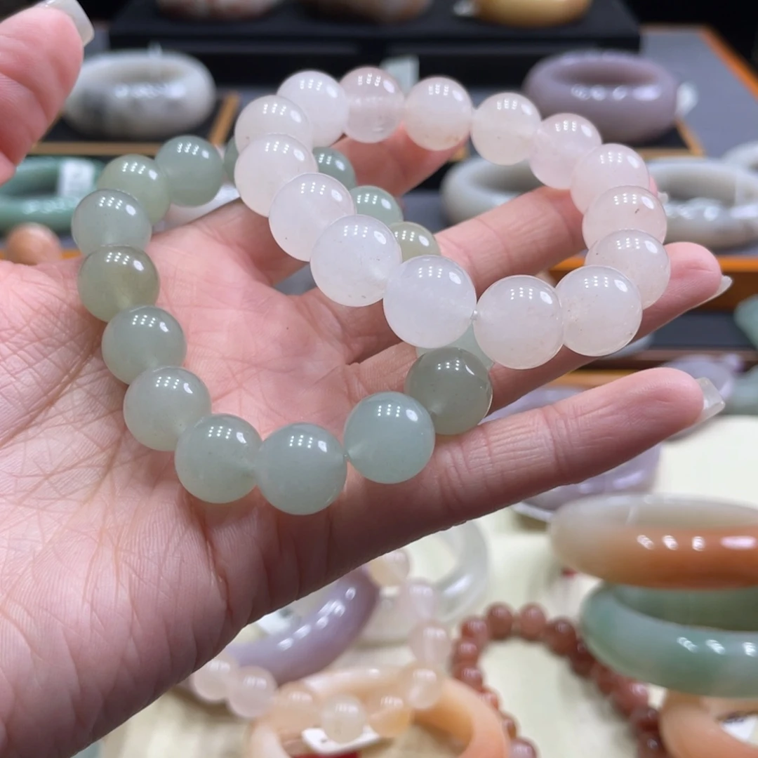 费***舟石英质玉（非洲翠）未镶嵌手镯