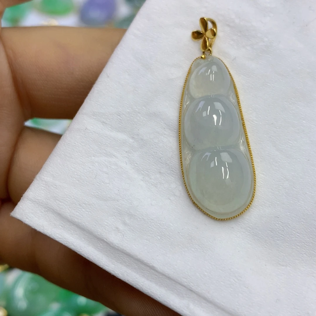 翡翠18K金镶嵌颈饰