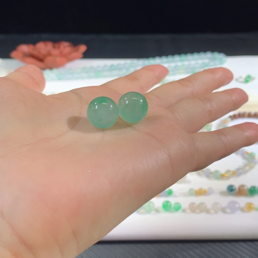 翡翠手串未镶嵌卡13冰绿珠子