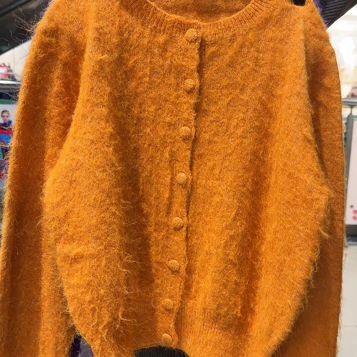 黑色是我爱穿红色是她