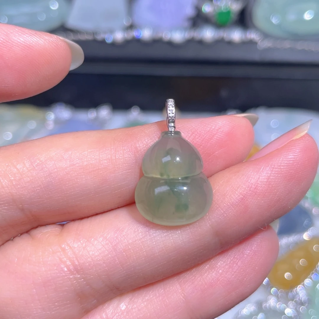 颈饰18K金镶嵌翡翠翡翠