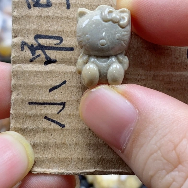 硅化珊瑚（珊瑚玉）颈饰未镶嵌