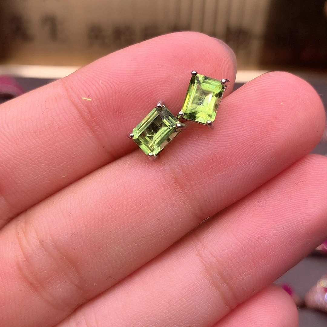 橄榄石耳饰银S925镶嵌