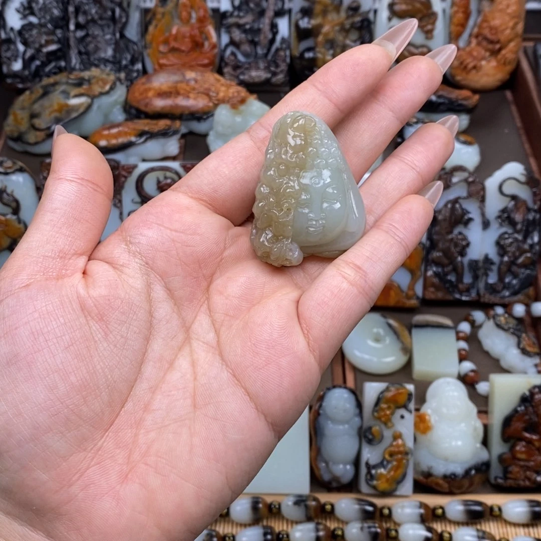 颈饰未镶嵌和田玉