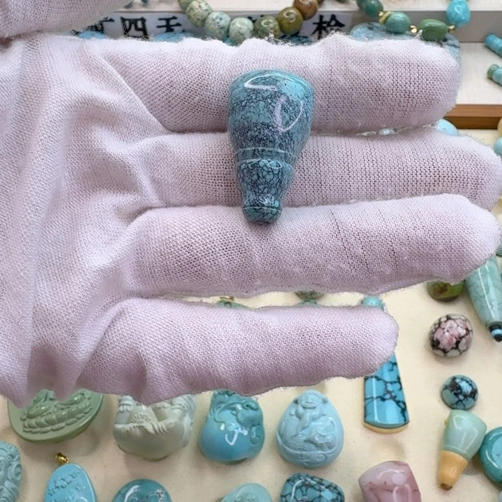 绿松石未镶嵌乌兰花