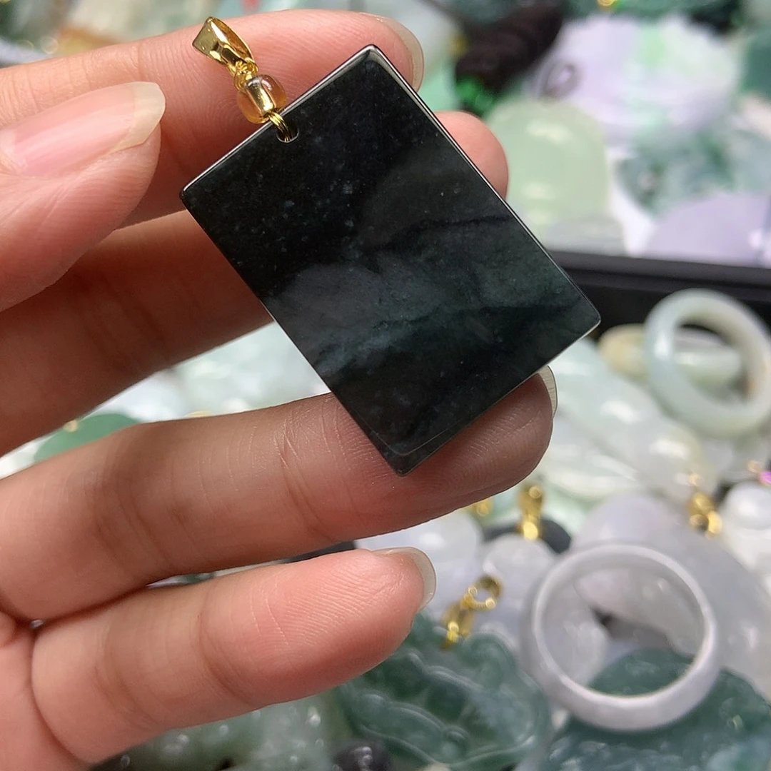 翡翠颈饰未镶嵌天然翡翠