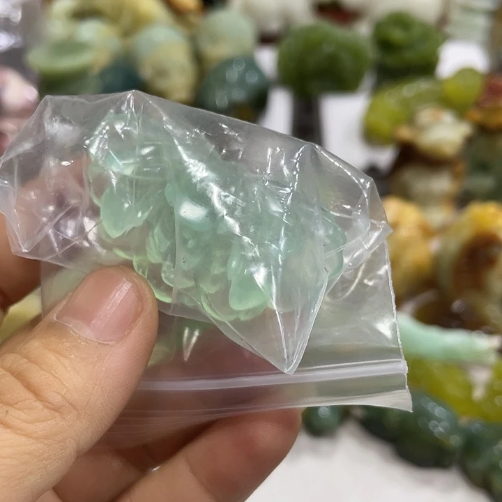 最***金蛇纹石玉未镶嵌颈饰