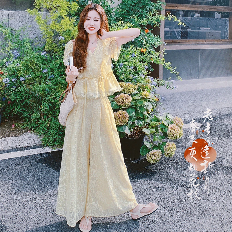 可爱奶黄色上衣半身裙套装女2025年夏季新款大方得体高级感一整套