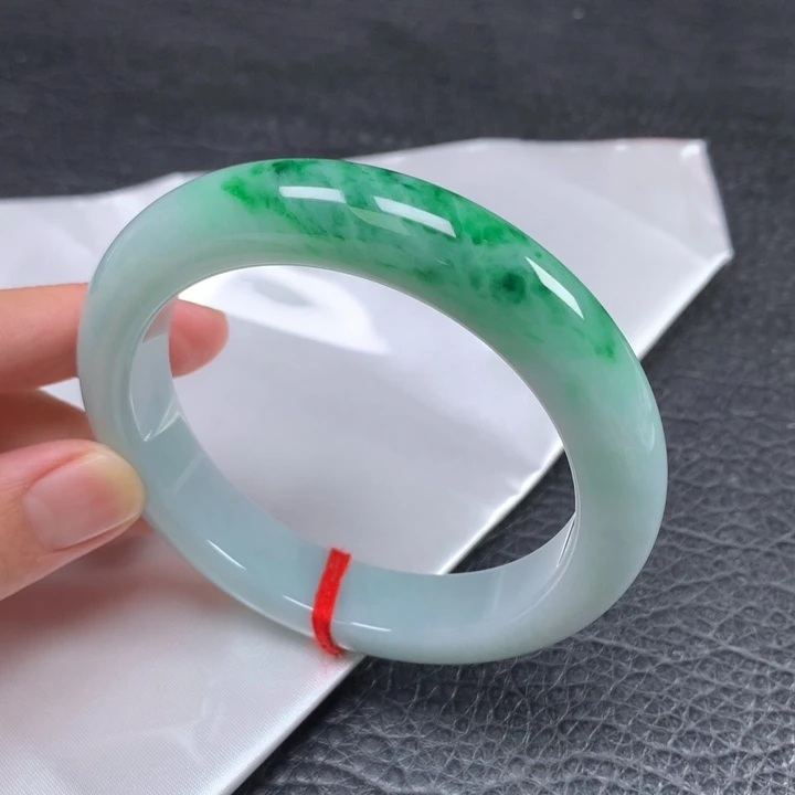 翡翠未镶嵌手镯