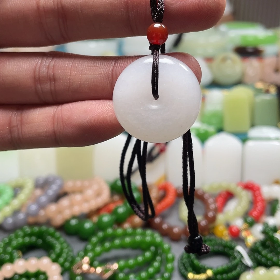 天然新疆羊脂白平安扣质地细腻高端大气奢华