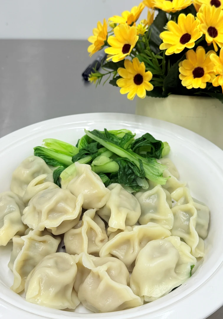手工鲜肉水饺（玉米虾仁两盒+韭菜/白菜/大葱/香菇各一盒）