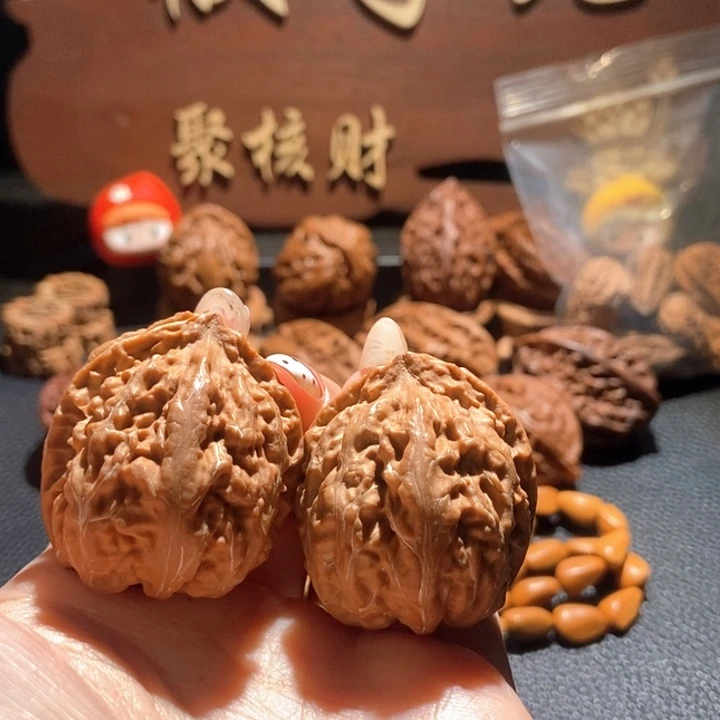 小***杨文玩核桃吊坠聚核财婉楸100
