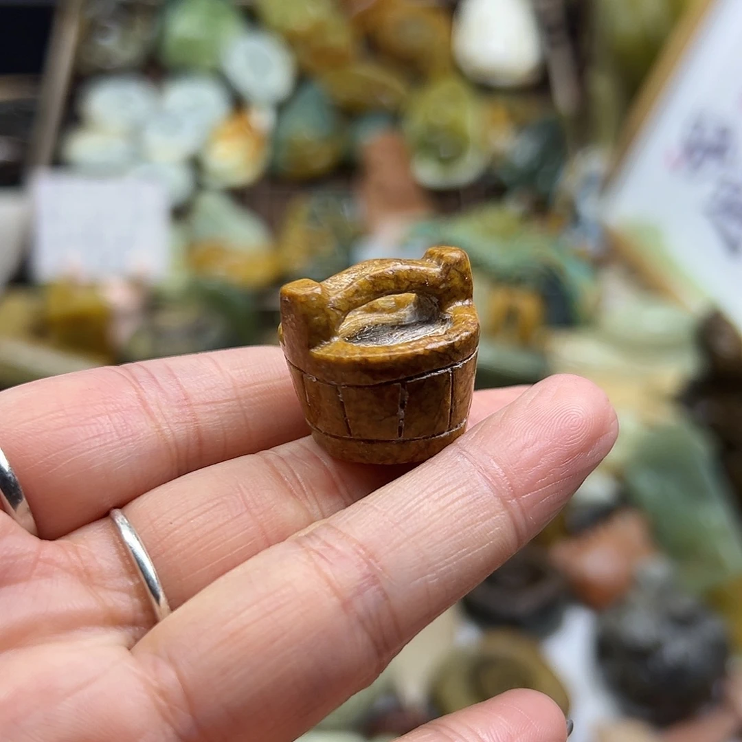 颈饰未镶嵌岫岩河磨玉（透闪石质玉）河磨玉小桶
