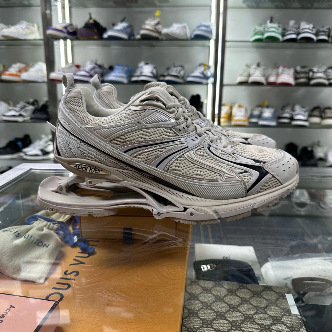 95新 Balenciaga/巴黎世家 弹簧鞋 棕 尺码/44 原盒 YH8281