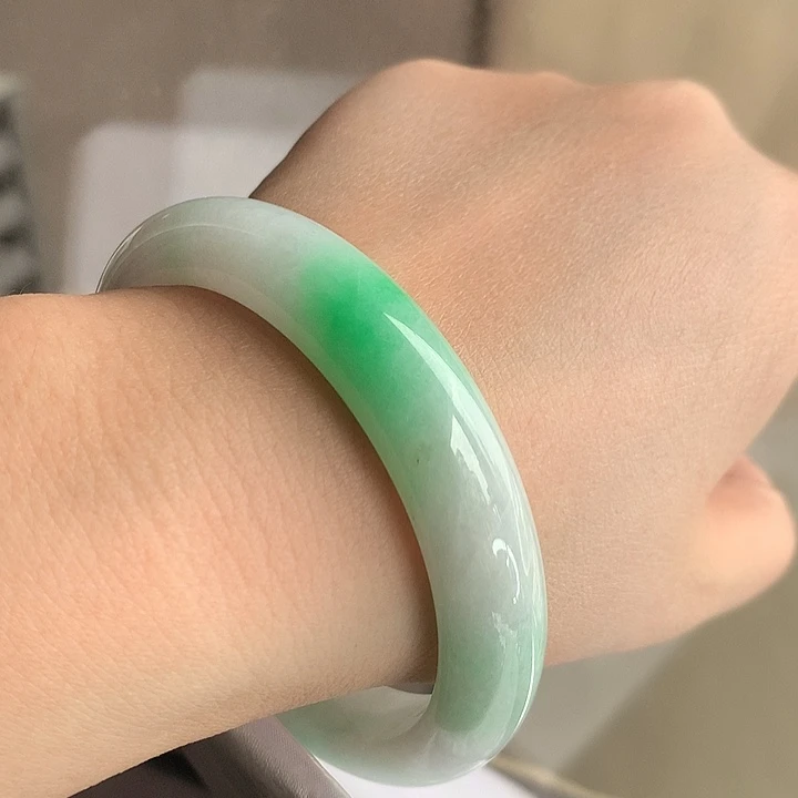 翡翠未镶嵌手镯59有瑕